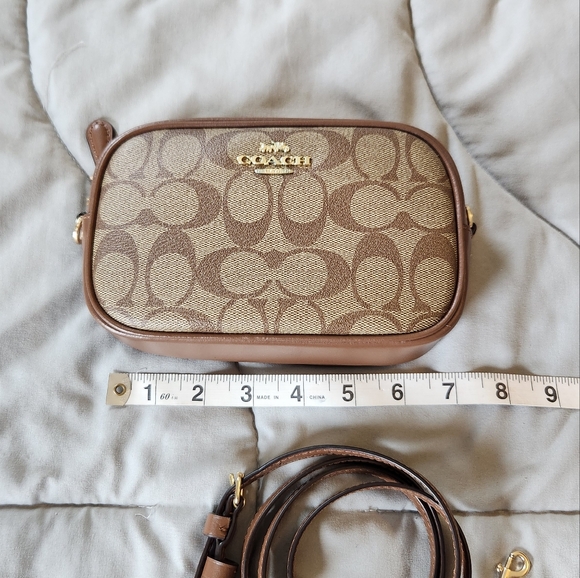 Coach Signature Belt Bag In Colorblock Signature Canvas - Picture 7 of 11